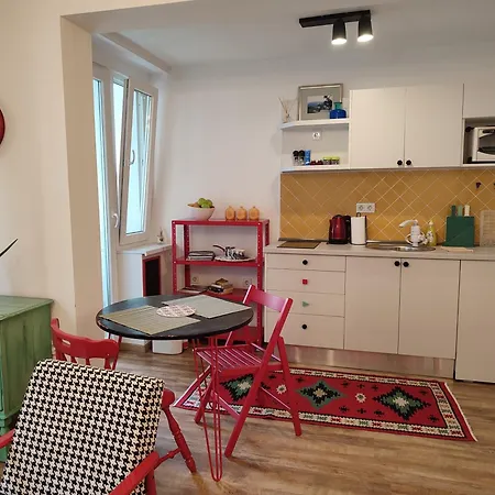 Charming For Two - Free Parking Apartment *