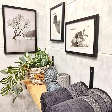 Charming For Two - Free Parking Apartment